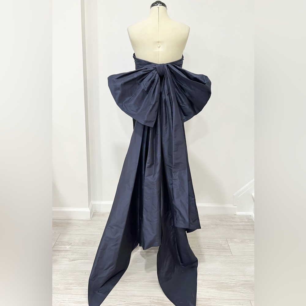 Oscar De La Renta Bow-embellished taffeta and stretch-knit Gown Dress - Picture 8 of 13
